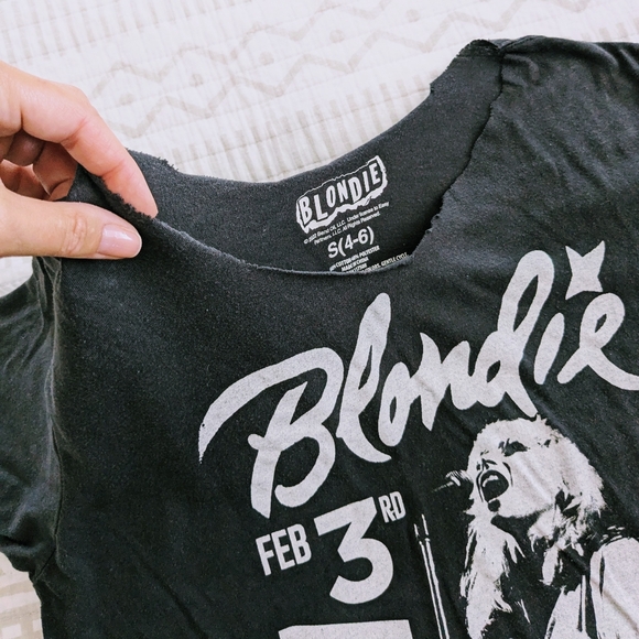 Graphic tee bundle XS/S - Picture 9 of 11